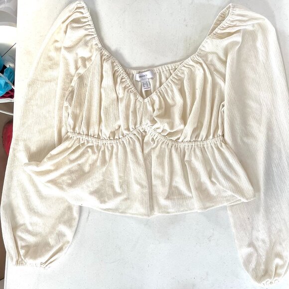 Forever 21 Plus Size 1X Cream Peplum Sweetheart Neck Top Excellent Condition - Picture 1 of 7